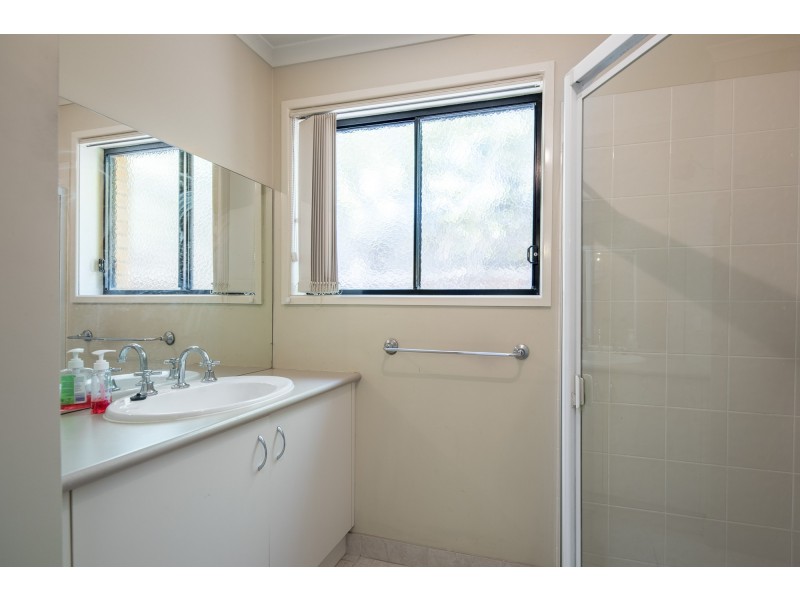 12 Canterbury Avenue, Sunbury VIC 3429