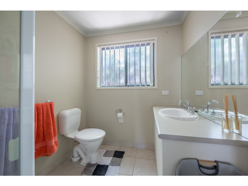 12 Canterbury Avenue, Sunbury VIC 3429
