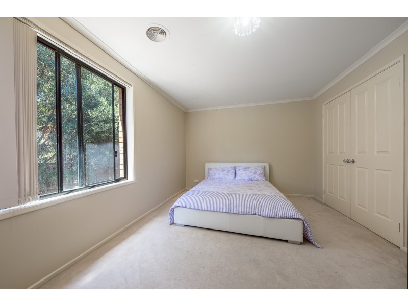 12 Canterbury Avenue, Sunbury VIC 3429