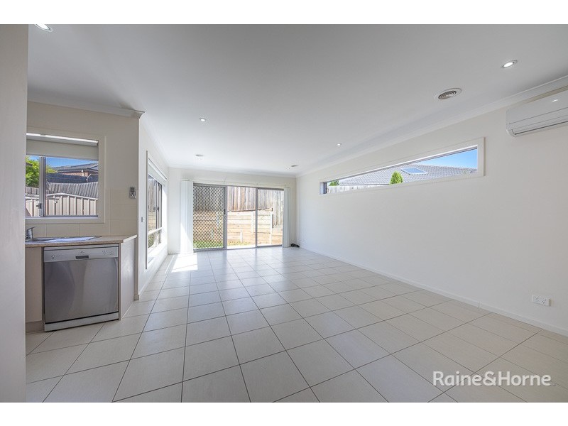 11/8 Pads Way, Sunbury VIC 3429