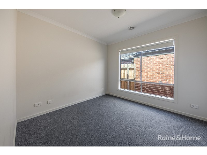 11/8 Pads Way, Sunbury VIC 3429