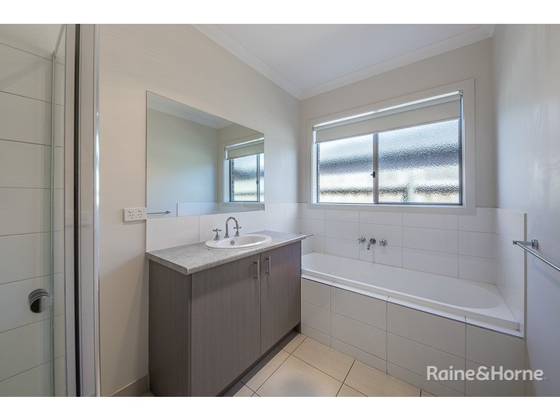 11/8 Pads Way, Sunbury VIC 3429