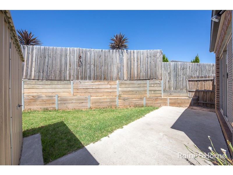 11/8 Pads Way, Sunbury VIC 3429