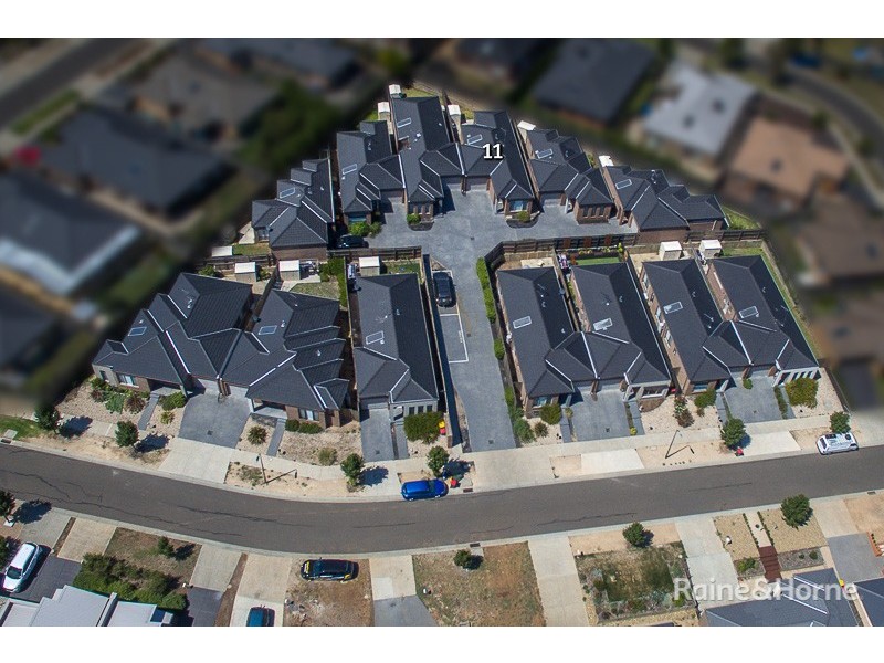 11/8 Pads Way, Sunbury VIC 3429