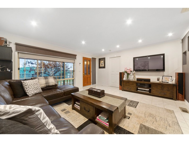 10 Lalor Crescent, Sunbury VIC 3429