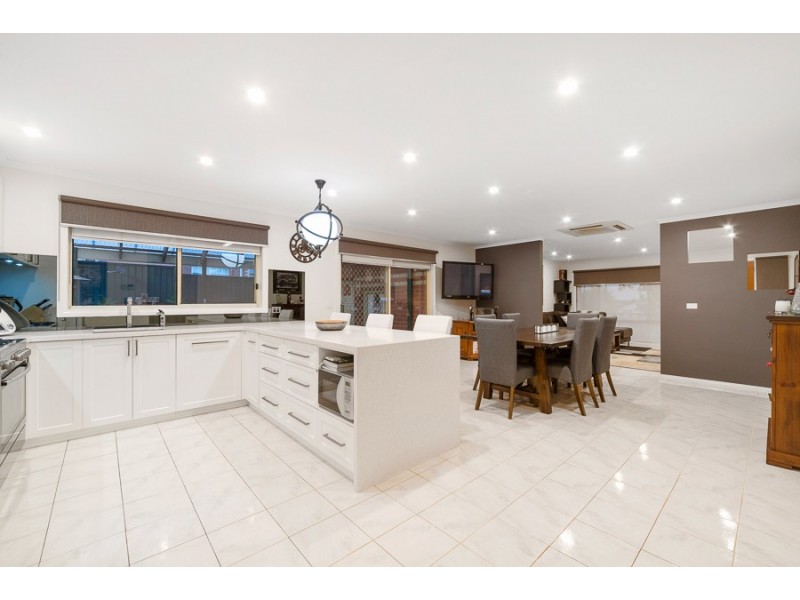 10 Lalor Crescent, Sunbury VIC 3429