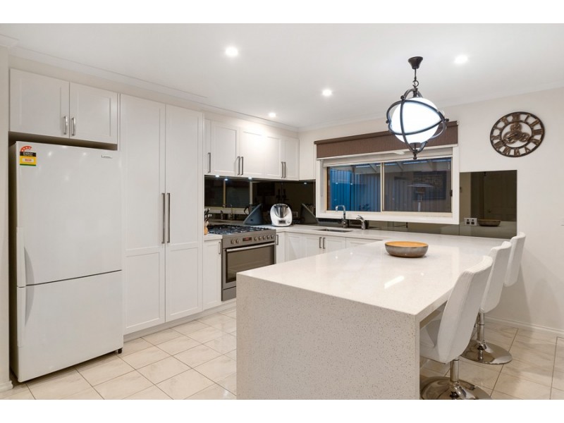 10 Lalor Crescent, Sunbury VIC 3429