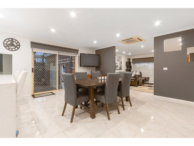 10 Lalor Crescent, Sunbury VIC 3429