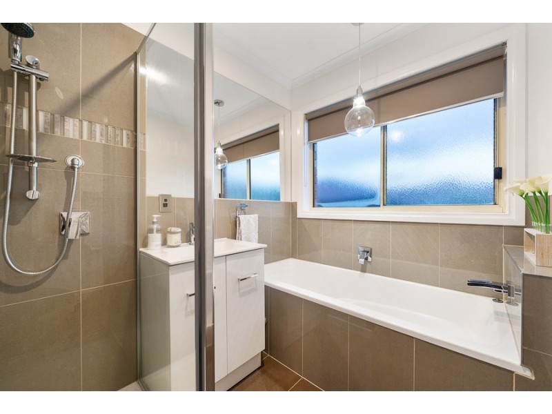 10 Lalor Crescent, Sunbury VIC 3429