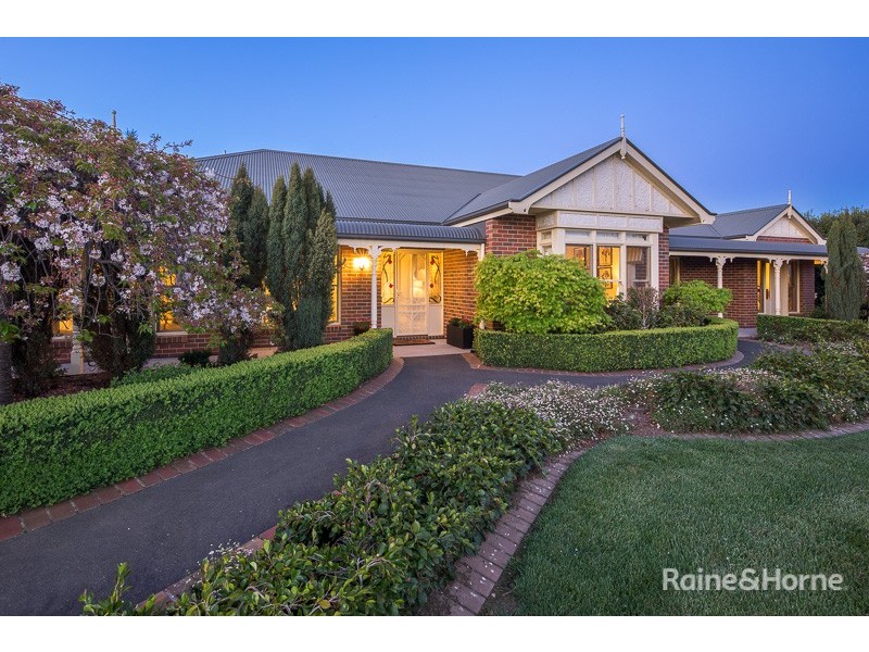 5 Marshall Close, Sunbury VIC 3429