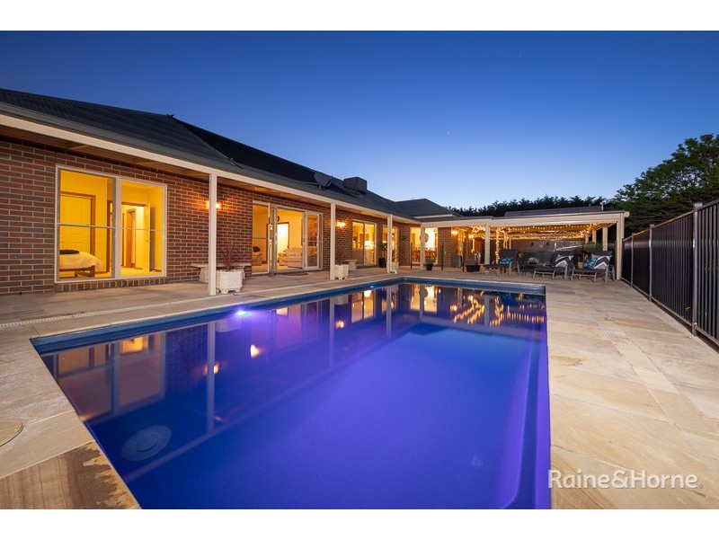 5 Marshall Close, Sunbury VIC 3429