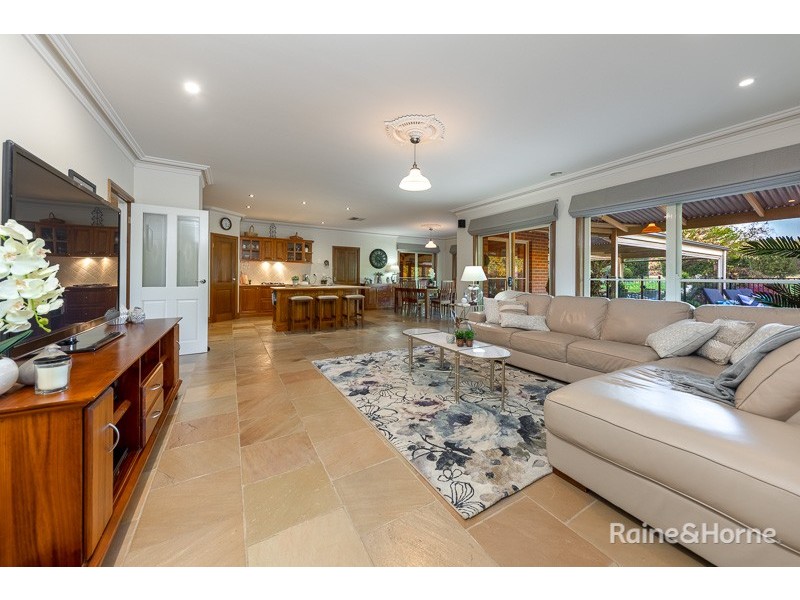 5 Marshall Close, Sunbury VIC 3429