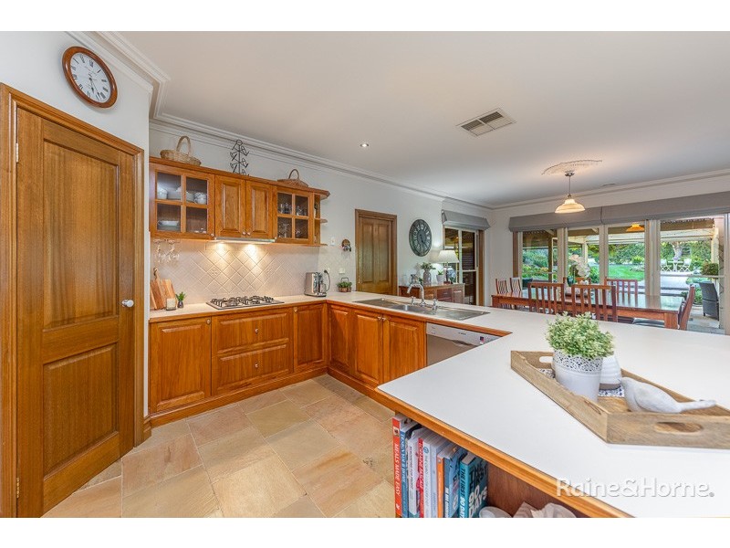 5 Marshall Close, Sunbury VIC 3429