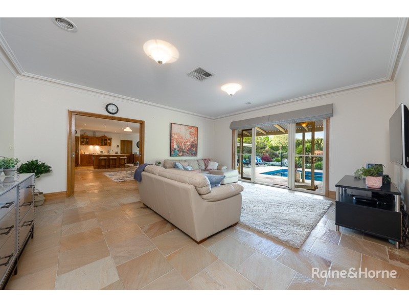 5 Marshall Close, Sunbury VIC 3429