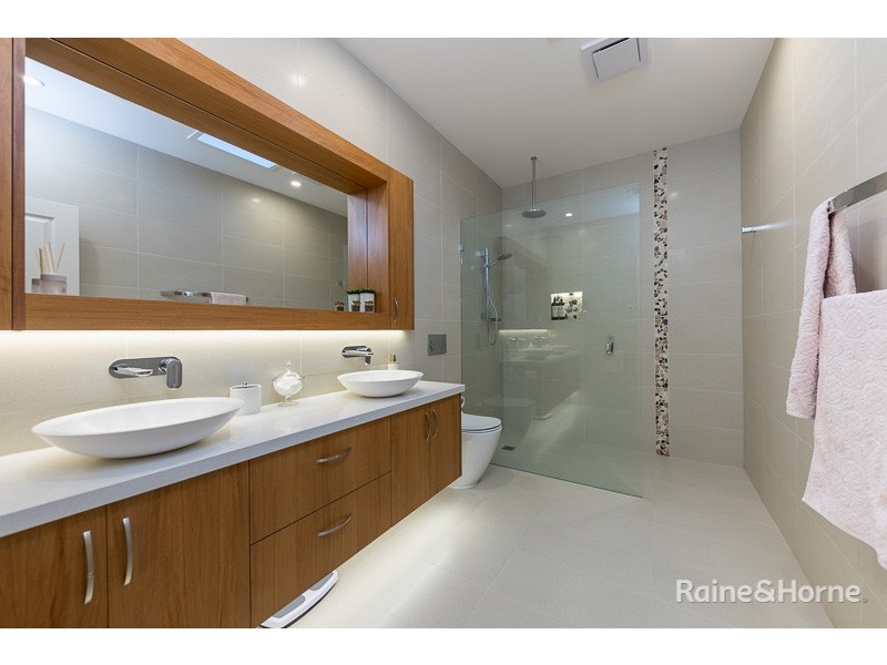 5 Marshall Close, Sunbury VIC 3429