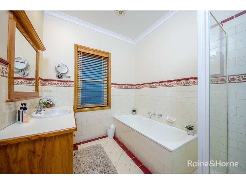 5 Marshall Close, Sunbury VIC 3429