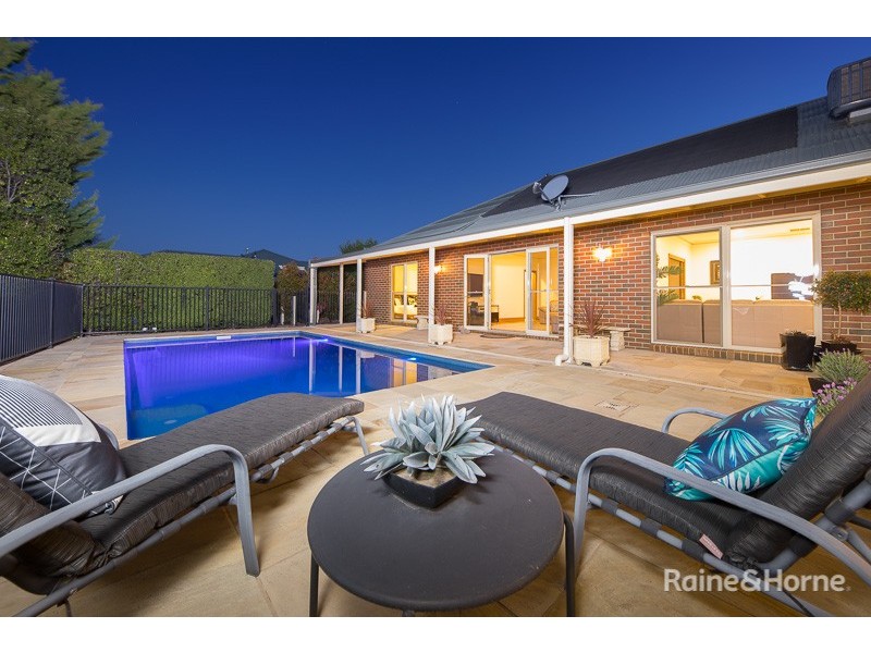 5 Marshall Close, Sunbury VIC 3429