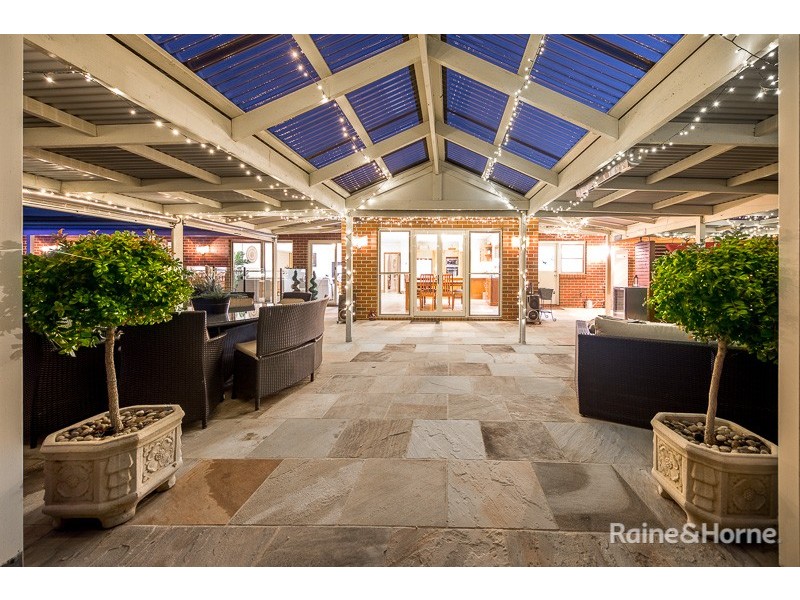 5 Marshall Close, Sunbury VIC 3429