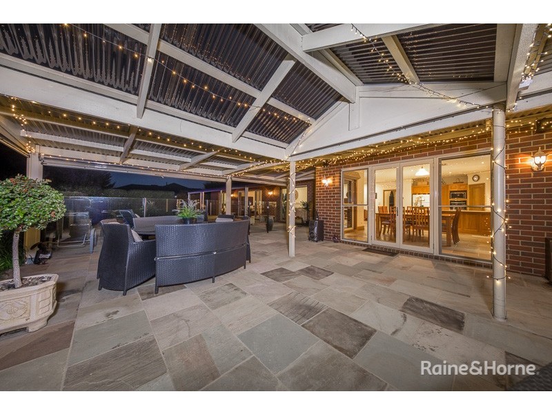 5 Marshall Close, Sunbury VIC 3429