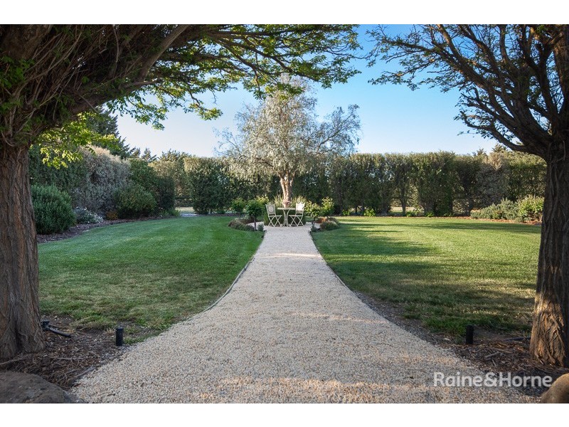 5 Marshall Close, Sunbury VIC 3429