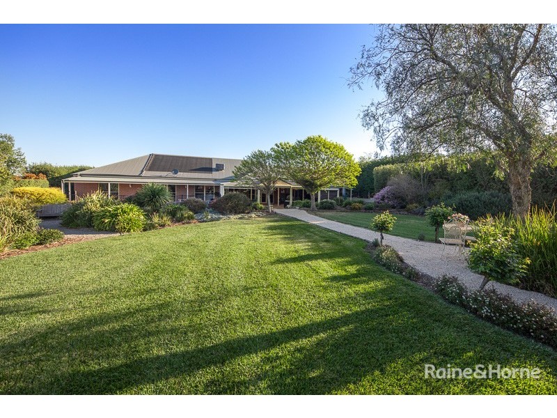 5 Marshall Close, Sunbury VIC 3429