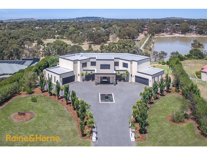 12 Marshall Close, Sunbury VIC 3429