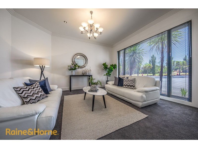 12 Marshall Close, Sunbury VIC 3429