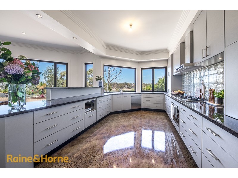 12 Marshall Close, Sunbury VIC 3429