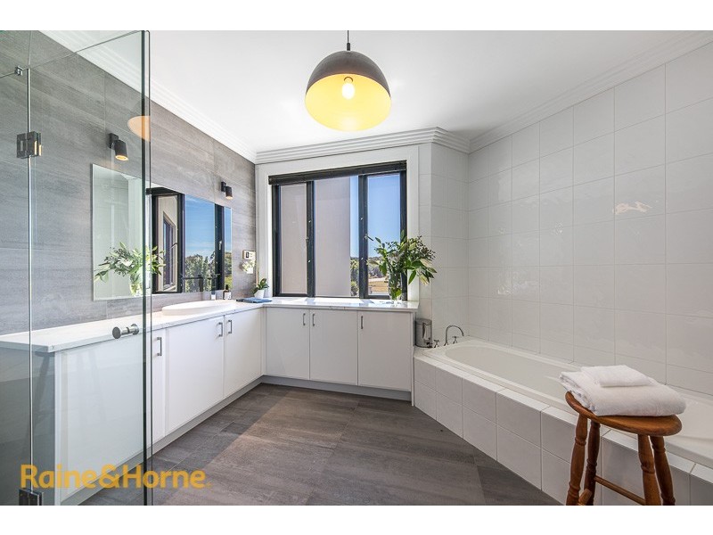 12 Marshall Close, Sunbury VIC 3429