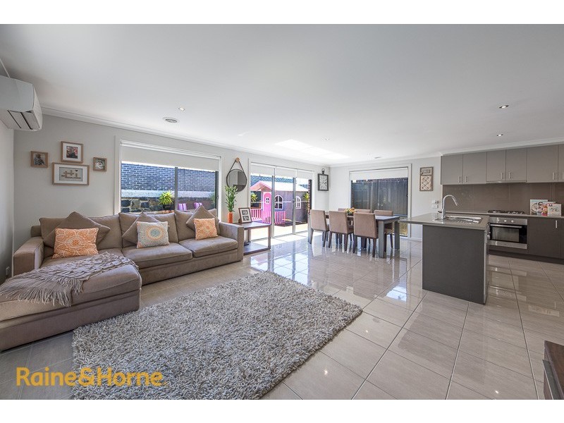 4/15 Marl Close, Sunbury VIC 3429