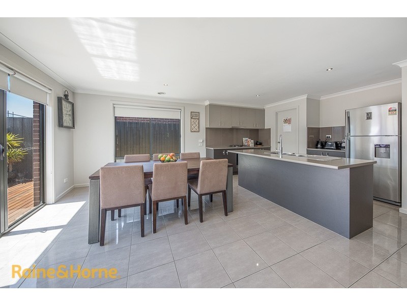 4/15 Marl Close, Sunbury VIC 3429