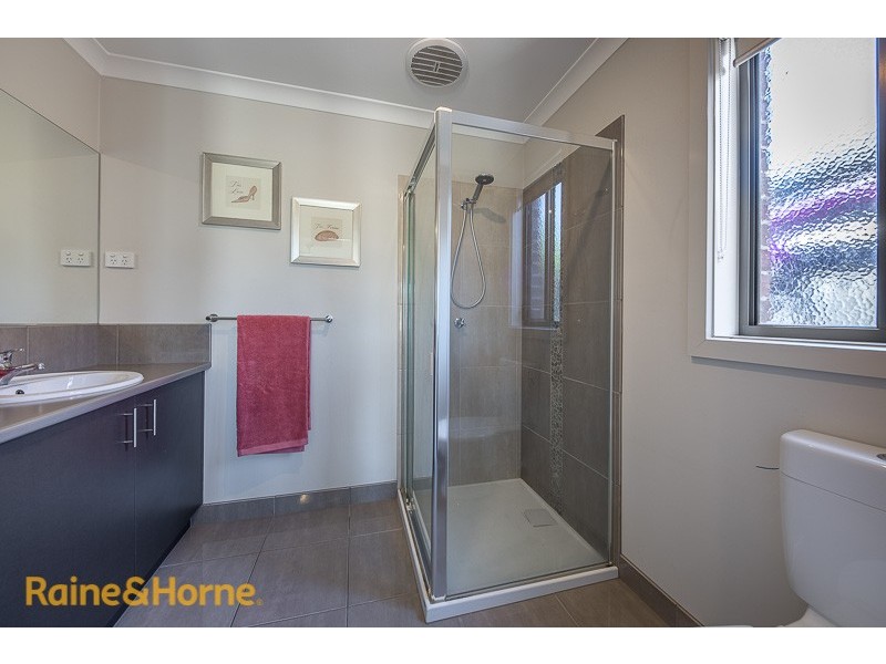 4/15 Marl Close, Sunbury VIC 3429