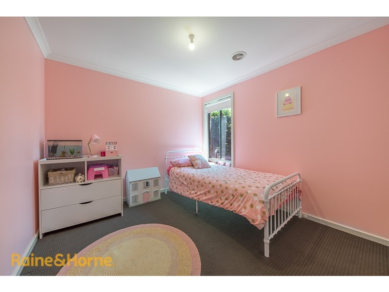 4/15 Marl Close, Sunbury VIC 3429