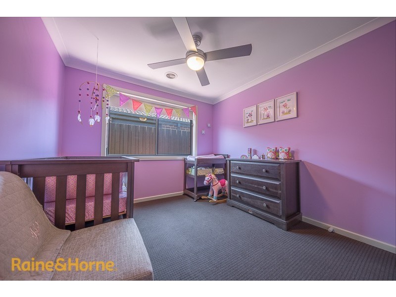 4/15 Marl Close, Sunbury VIC 3429