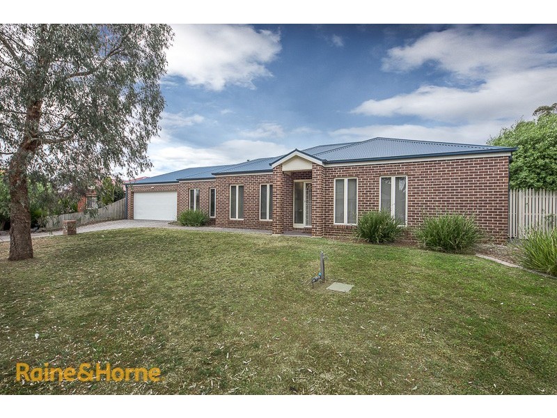 10 HOYA PLACE, Sunbury VIC 3429