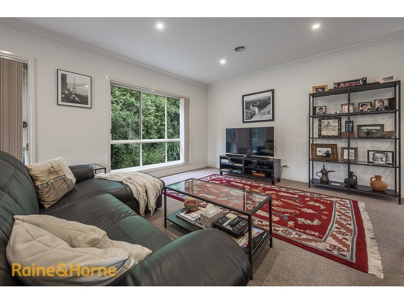 10 HOYA PLACE, Sunbury VIC 3429