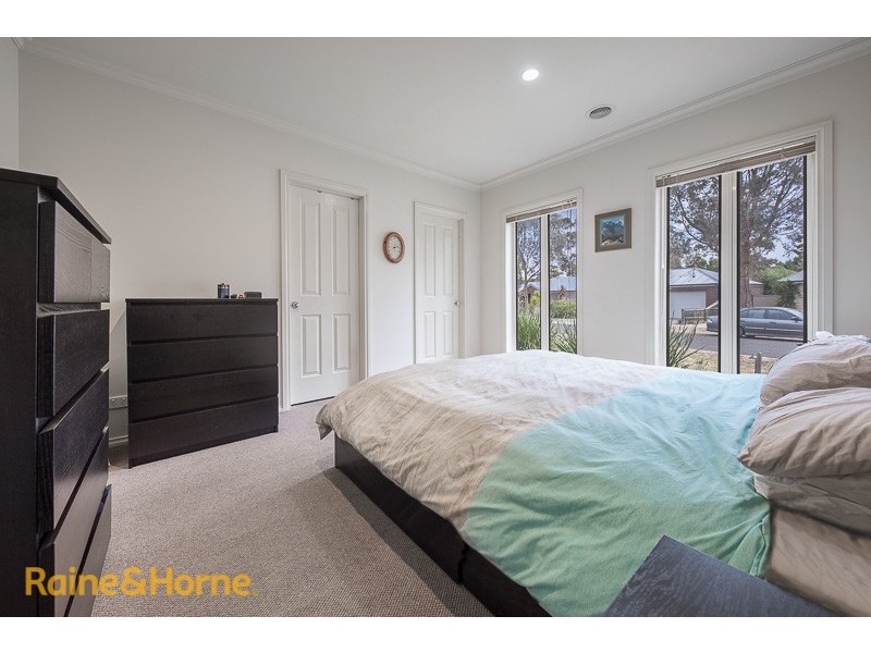 10 HOYA PLACE, Sunbury VIC 3429