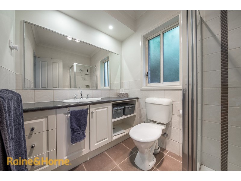 10 HOYA PLACE, Sunbury VIC 3429