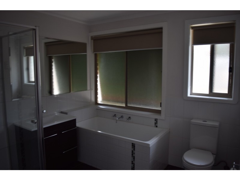 36 KEITH AVENUE, Sunbury VIC 3429