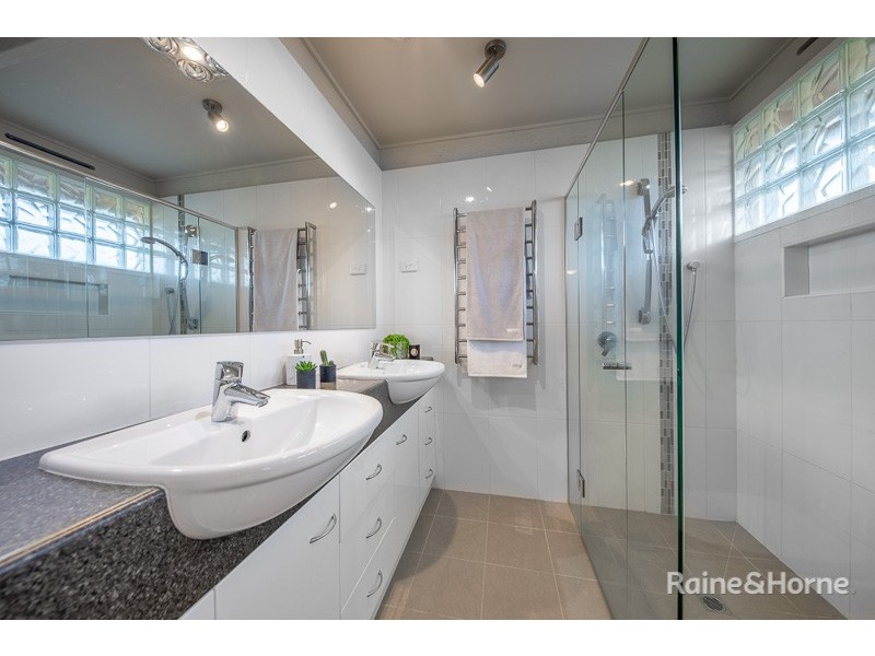 8 Kendall Court, Sunbury VIC 3429