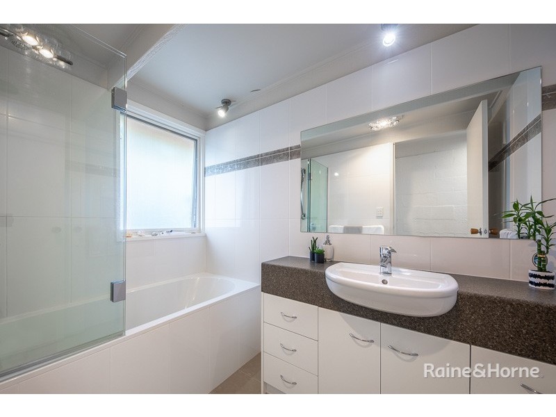 8 Kendall Court, Sunbury VIC 3429