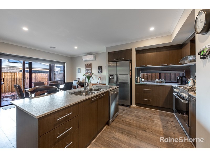 25 Wildflower Drive, Sunbury VIC 3429
