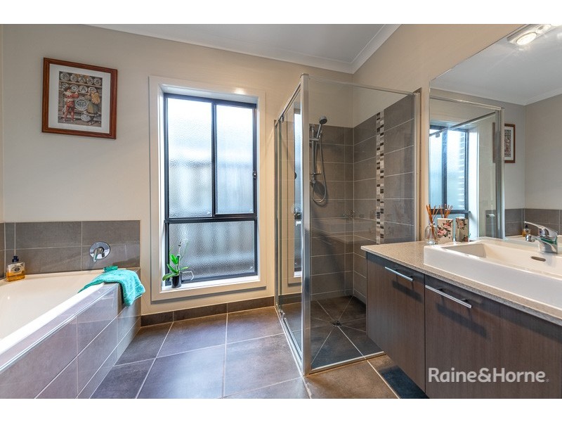 25 Wildflower Drive, Sunbury VIC 3429