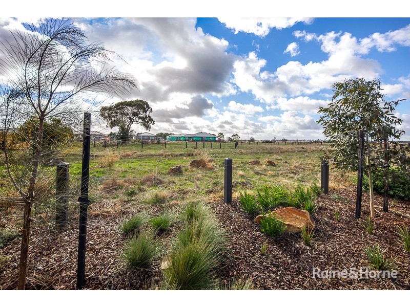 25 Wildflower Drive, Sunbury VIC 3429