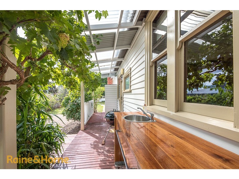 90 Barkly Street, Sunbury VIC 3429