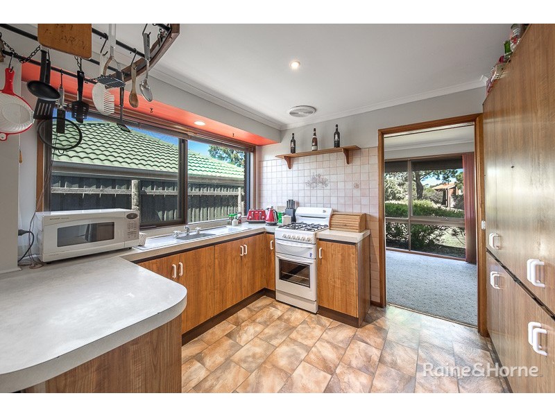 7 Eton Close, Sunbury VIC 3429