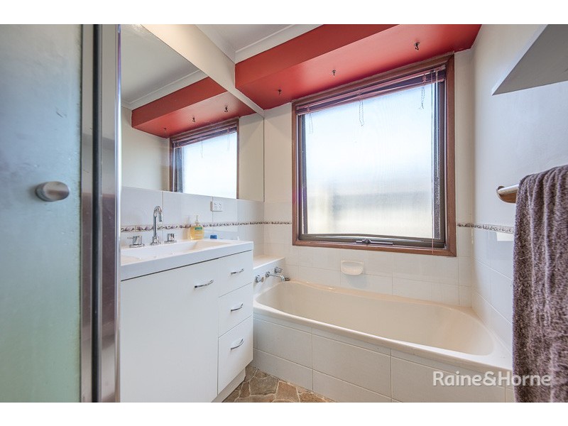 7 Eton Close, Sunbury VIC 3429