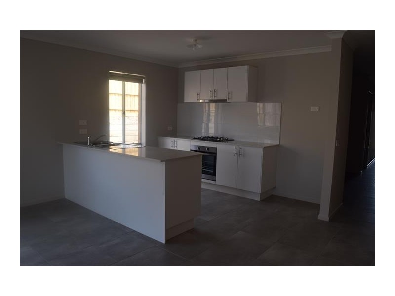 48 Wedmore Crescent, Sunbury VIC 3429