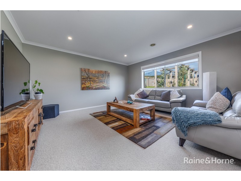9 Swift Street, Sunbury VIC 3429