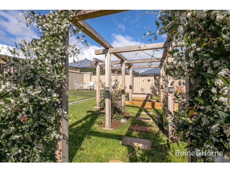 9 Swift Street, Sunbury VIC 3429